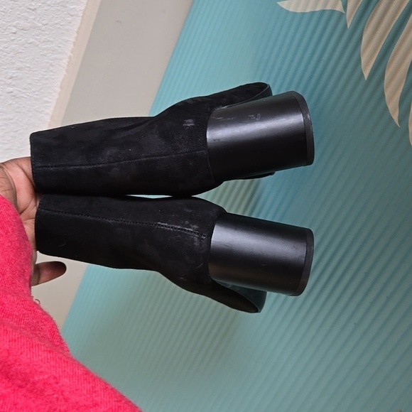 Kendall + Kylie | Hadlee Suede Block-Heel Booties Black Mob Wife Minimalist - Picture 6 of 11